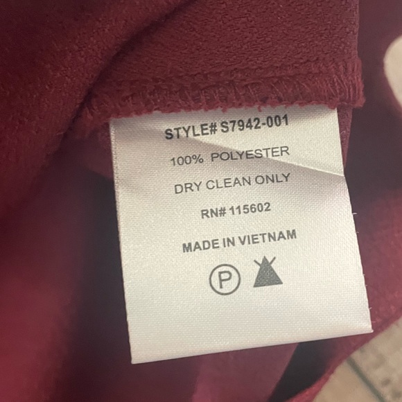 Lush Scalloped MINI Burgundy Skirt size Medium EUC | A-Line Scalloped Hem - Picture 6 of 8